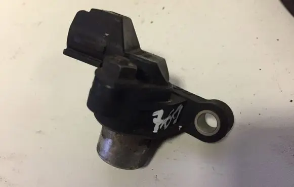 Volvo V70 Crankshaft position sensor 30637803