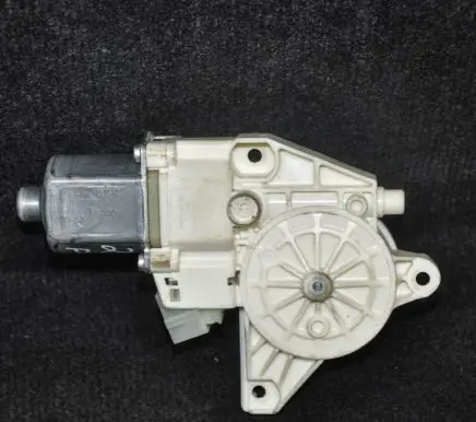 Mercedes-Benz C W204 Front door window regulator motor A2048200142