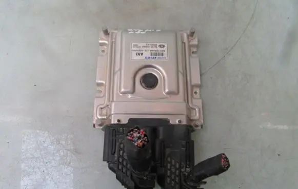 KIA Stonic Engine control unit/module 3911703383