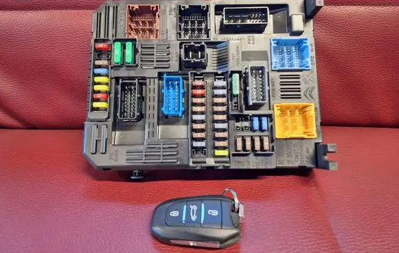 Peugeot 2008 II Comfort/convenience module 9830708180 BSI-EI4-CEM00 3171962919