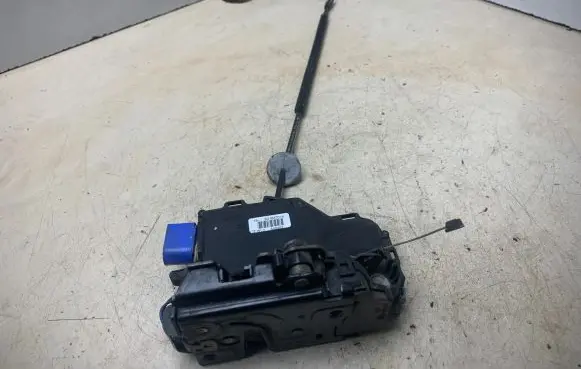 Volkswagen Caddy Front door lock 3D1837015 A00467 66304GF