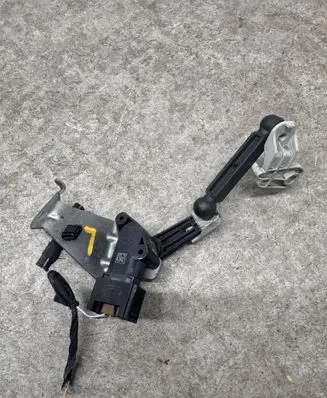 BMW i4 Headlight/headlamp level sensor 6895466
