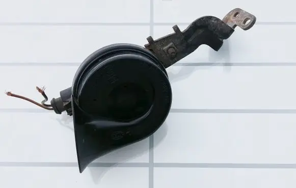 Volkswagen PASSAT B6 Horn signal A28657625 4D0971992 657625