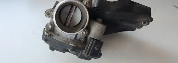 Ford Focus Throttle valve