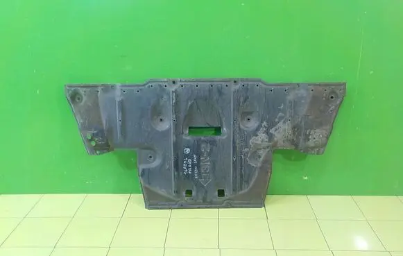 Nissan Leaf I (ZE0) Engine splash shield/under tray 748113NL0A