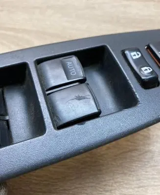 Toyota Verso Electric window control switch 9240Y75