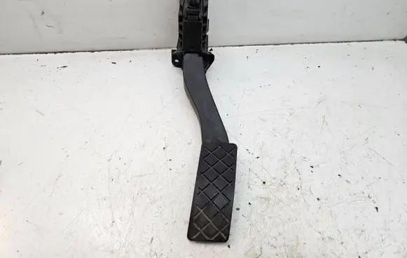 Volkswagen Touran III Accelerator throttle pedal 5Q1723503J