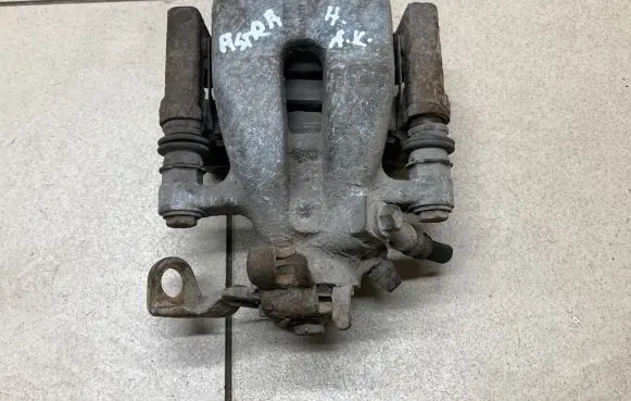 Opel Astra H Rear brake caliper