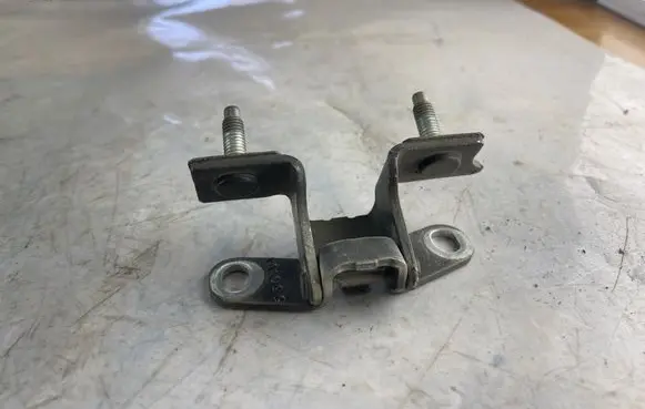 Jeep Compass Tailgate/trunk/boot hinge