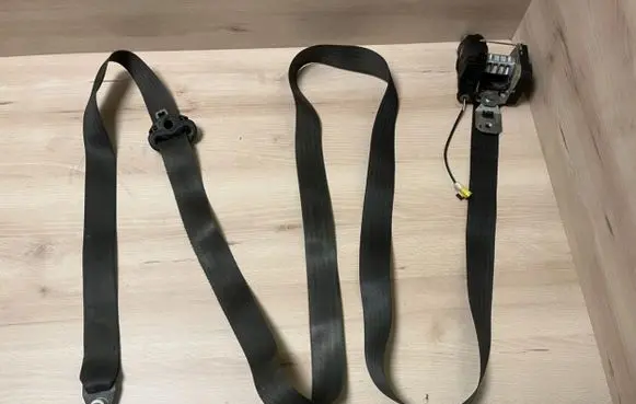 Iveco Daily 5th gen Front seatbelt 33017280A1 048006