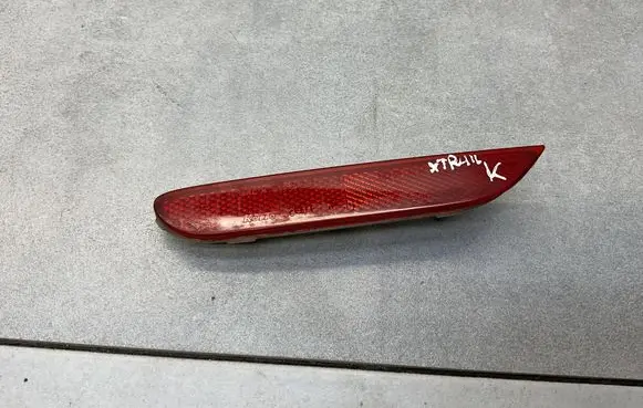 Nissan X-Trail T32 Rear tail light reflector 25018165