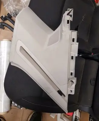 Volkswagen Touareg III (D)pillar trim (top) 760867246L