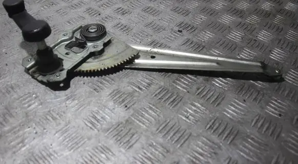 Rear door manual window regulator