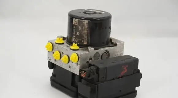 Skoda Octavia Mk2 (1Z) ABS Pump 1K0614517AT 1K0907379AJ
