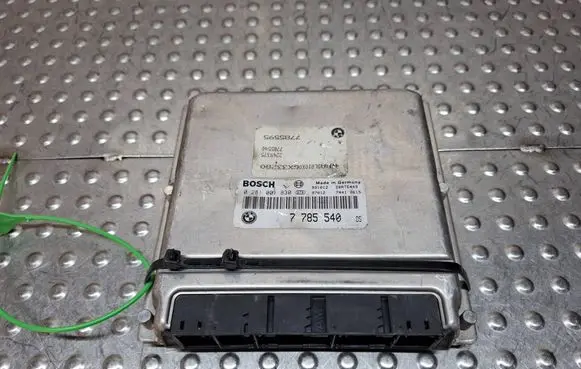 BMW 7 E38 Engine control unit/module S27705030 7785540 0281001830
