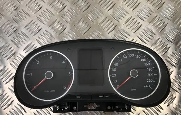 Volkswagen Amarok Speedometer (instrument cluster) 2H0920863 2BX00028