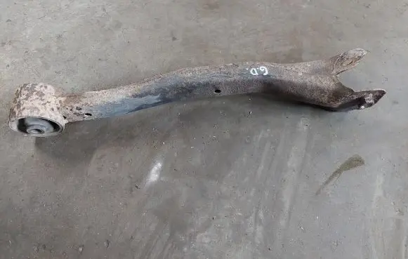 Mitsubishi Pajero Rear suspension control arm 