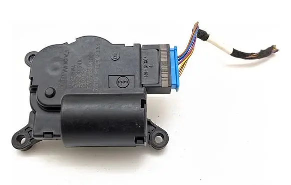Volkswagen Golf VII Air flap motor/actuator 5Q0907511K
