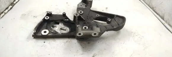 Engine mounting bracket
