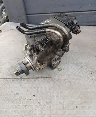 Opel Vectra C Fuel injection high pressure pump 0470504215 70504215
