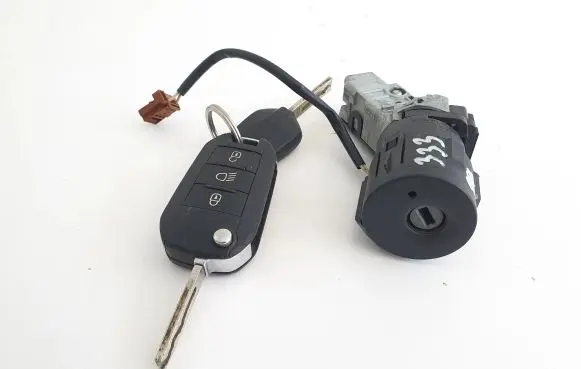 Peugeot 308 Ignition lock 9663123380