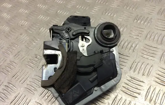 Lexus RX 330 - 350 - 400H Rear door lock