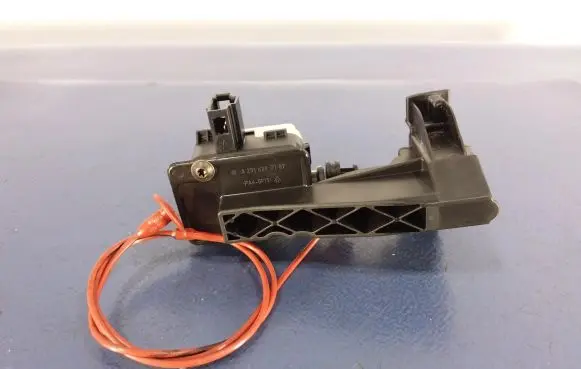 Mercedes-Benz R W251 Holder (bracket) A2518200197