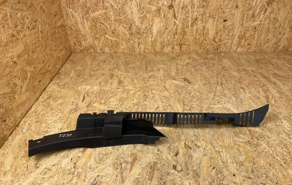 Volvo XC40 Fender mounting bracket 32216110