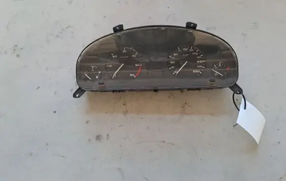 Peugeot 406 Speedometer (instrument cluster) 9630372880