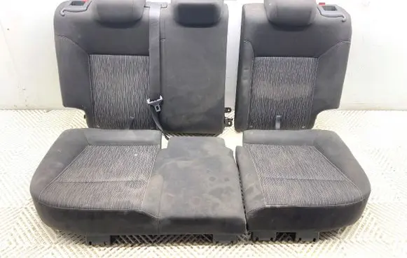 Opel Astra J Second row seats 
