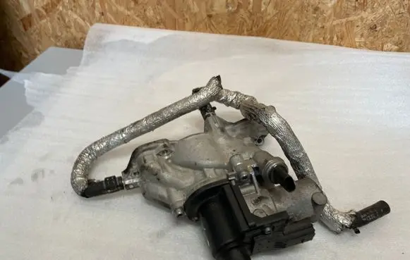 Audi Q7 4L Throttle valve 057131G 057131223L