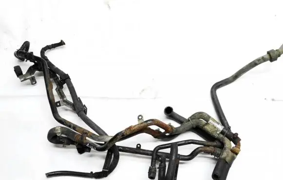 Volkswagen Touareg I Engine coolant pipe/hose