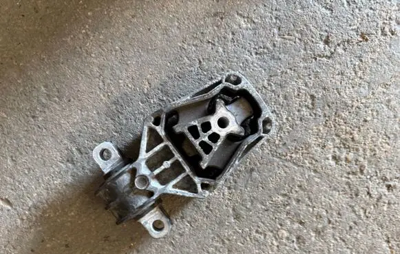 Mercedes-Benz A W176 Engine mount bracket A2462401209