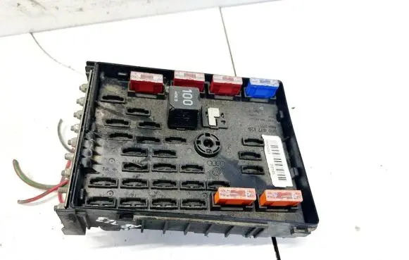 Volkswagen PASSAT B6 Fuse box set 3c0937125 6359-2777
