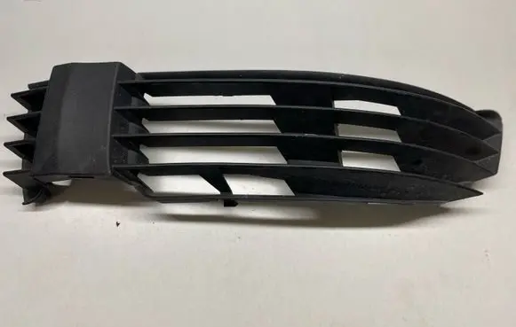 Volkswagen PASSAT B5 Front bumper lower grill 3B0853665H
