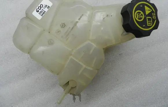 Opel Zafira C Coolant expansion tank/reservoir 13302323