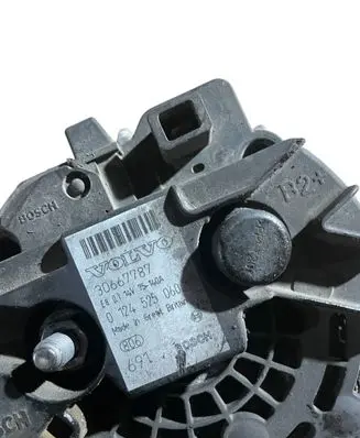 Volvo XC90 Generator/alternator 30667787 0124525060