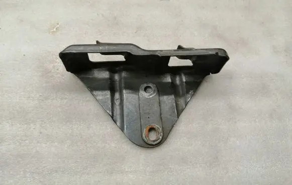 Toyota Avensis T250 Headlight/headlamp mounting bracket 5208205020