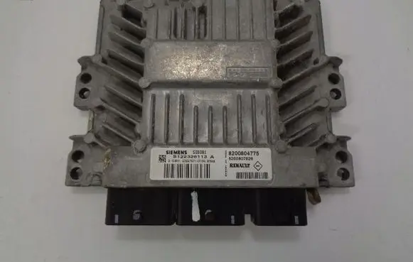 Renault Megane II Engine control unit/module 8200804775