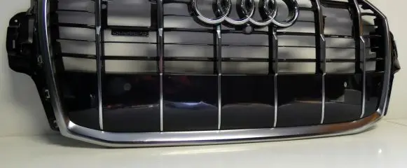 Audi Q7 4M Front bumper upper radiator grill 4M0853651AJ