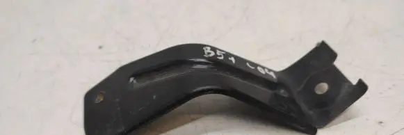 Volkswagen PASSAT B5 Fender mounting bracket 3H0821238
