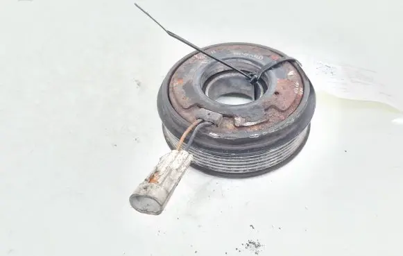 Opel Vectra C Air conditioning compressor pulley 