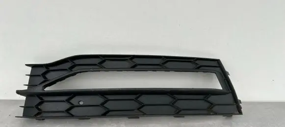 Skoda Superb B8 (3V) Front bumper lower grill 3V0853665B