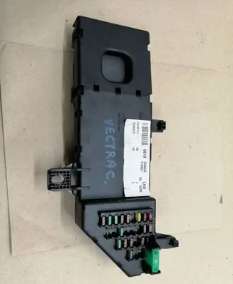 Opel Vectra C Fuse module 13165970