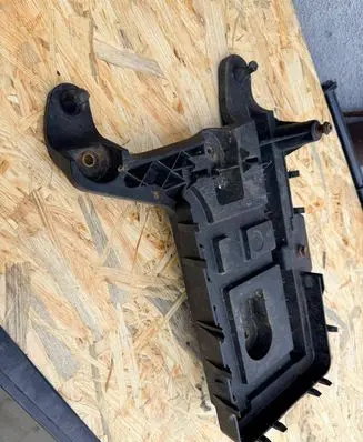 Volkswagen PASSAT B6 Battery box tray 1K0915333C
