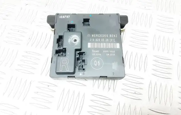 Mercedes-Benz CLS C219 Door control unit/module 2198200326