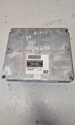 Toyota Avensis T250 Engine control unit/module 8966105821 MB1758008330