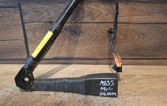 Opel Signum Front seatbelt 13127947F K9033352845