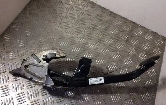 Ford Focus C-MAX Brake pedal 3M512467AR
