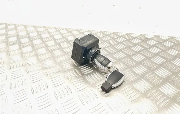 Mercedes-Benz C W204 Ignition lock A2079052600 33003219 33003217
